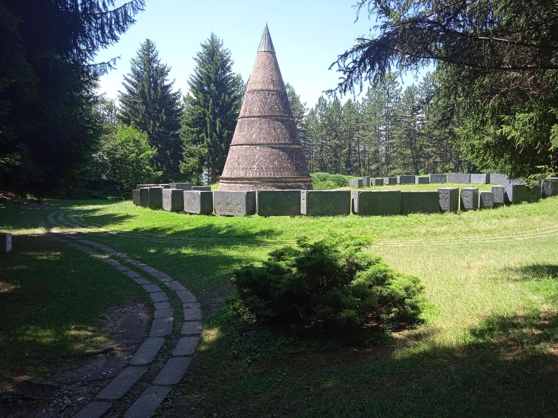 Spomenik u parku Jasikovac kod Berana - Sputnik Srbija, 1920, 06.08.2022