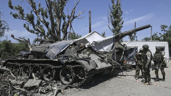Уништени тенк Оружаних снага Украјине - Sputnik Србија