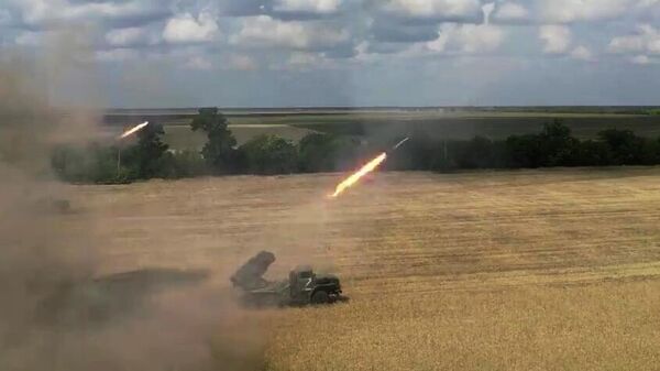 Руски вишецевни бацачи ракета Град у зони специјалне војне операције у Украјини - Sputnik Србија