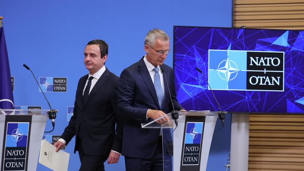 Генерални секретар НАТО-а Јенс Столтенберг и премијер тзв. Косова Аљбин Курти - Sputnik Србија