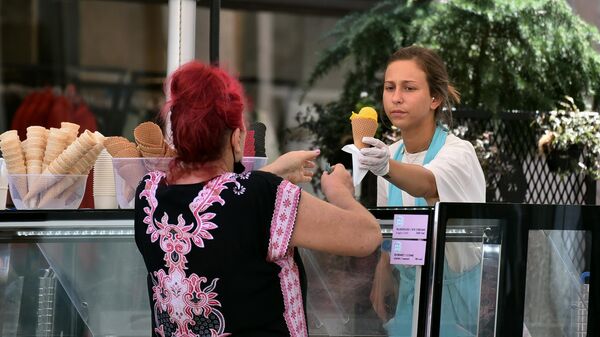 Продаја сладоледа на улици - Sputnik Србија