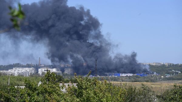 Požar u tržnom centru u Donjecku posle ukrajinskog granatiranja - Sputnik Srbija