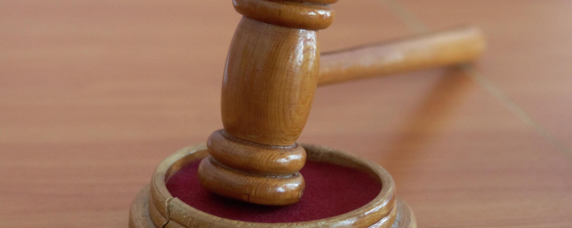 Sudski čekić - Sputnik Srbija, 1920, 20.12.2023