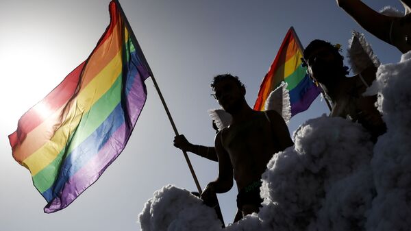 Учесници ЛГБТ параде у Барселони - Sputnik Србија