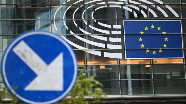 Лого ЕУ на згради седишта Европског парламента у Бриселу - Sputnik Србија