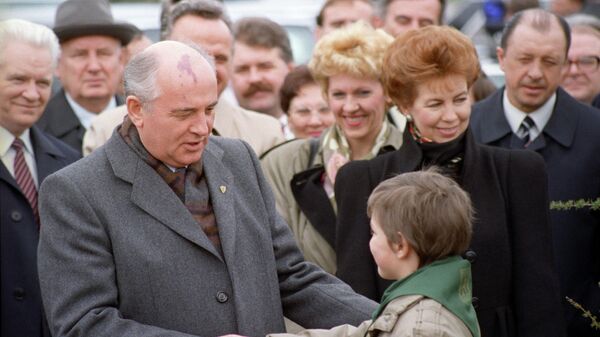 Mihail i Raisa Gorbačov tokom posete Beogradu - Sputnik Srbija