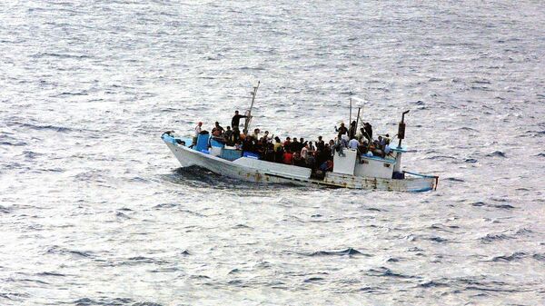 Migranti na brodu - Sputnik Srbija