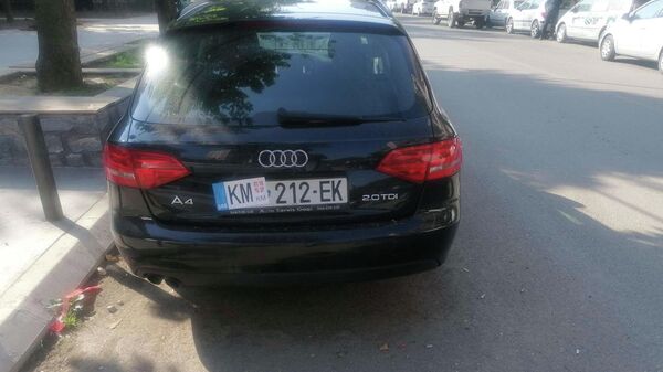 U Severnoj Mitrovici prelepljene RKS registarske tablice oznakama KM - Sputnik Srbija