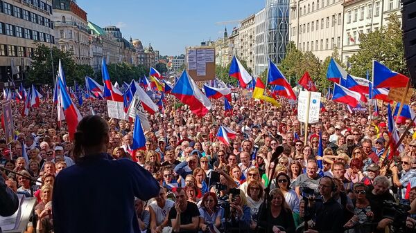 Protest u Pragu protiv vlade i NATO sa zahtevom za vojnu neutralnost Češke - Sputnik Srbija