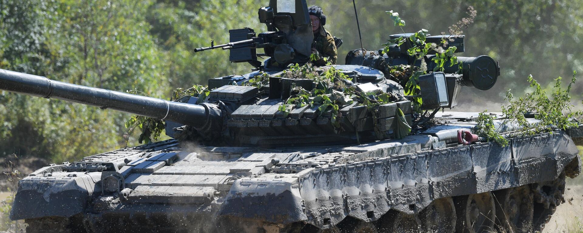 Ruski tenk T-80 na vojnim vežbama Vostok 2022 - Sputnik Srbija, 1920, 23.07.2025