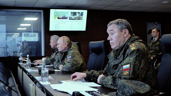 Predsednik Rusije Vladimir Putin na vojnim vežbama Vostok 2022 - Sputnik Srbija