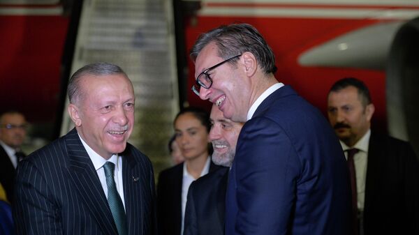 Predsednik Srbije Aleksandar Vučić dočekao je na beogradskom aerodromu svog turskog kolegu Redžepa Tajipa Erdogana - Sputnik Srbija