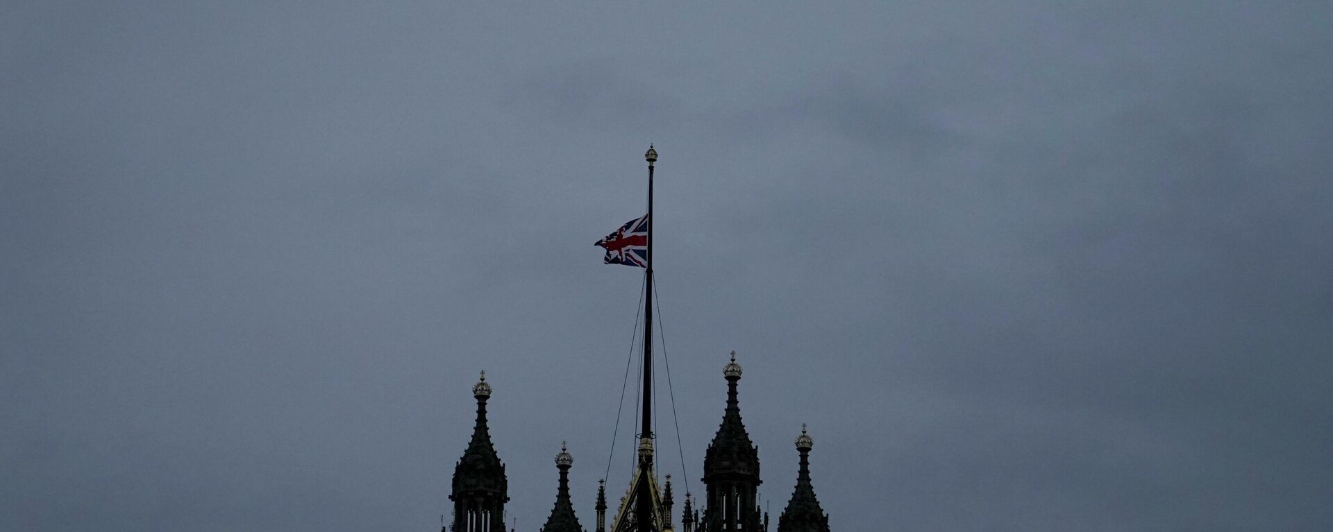 Britanska zastava na pola koplja na zgradi Vestminsterske palate - Sputnik Srbija, 1920, 09.09.2022