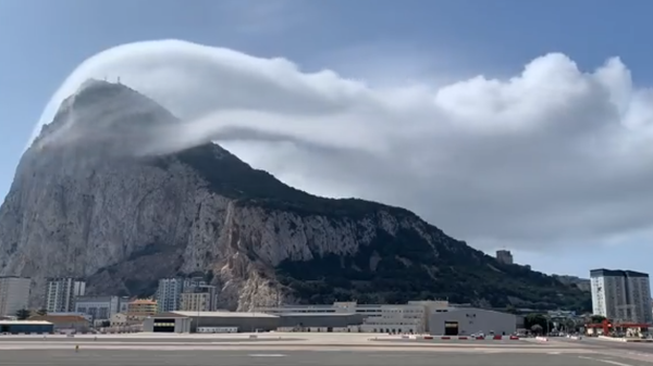 Neobičan fenomen iznad Gibraltara - Sputnik Srbija