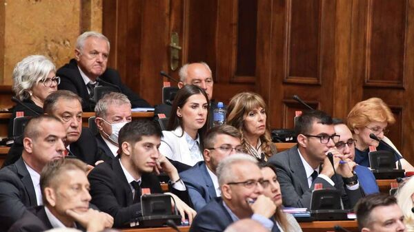 poslanici vladajuće koalicije u Skupštini Srbije - Sputnik Srbija