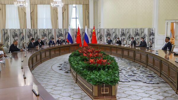 Predsednik Rusije Vladimir Putin i predsednik Kine Si Đinping na sastanku u Samarkandu - Sputnik Srbija