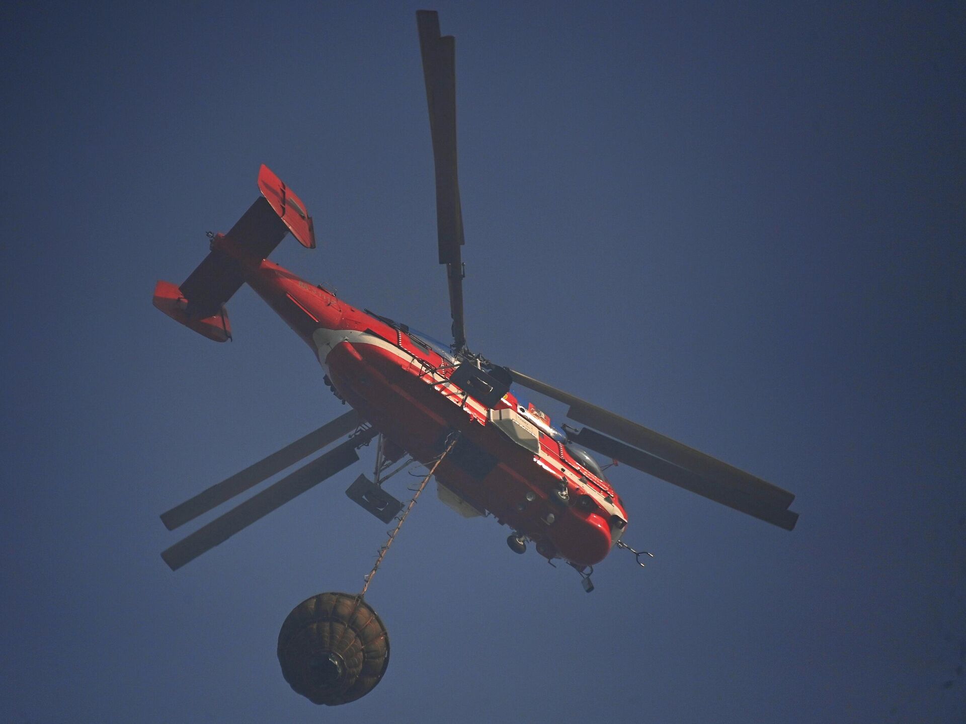 Вертолет для тушения пожаров