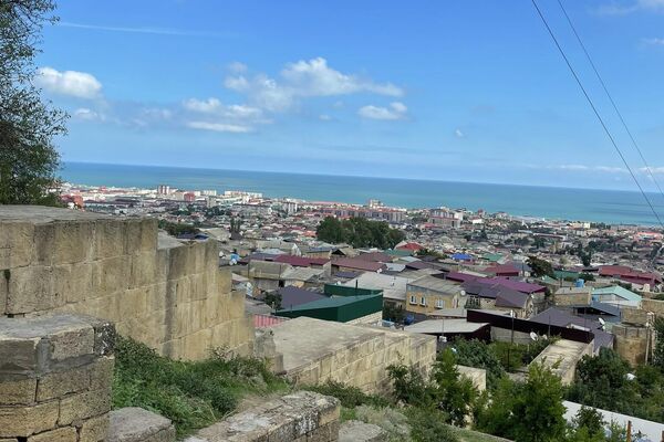 Дагестан, поглед на град Дербент са тврђаве Нар-Кала - Sputnik Србија