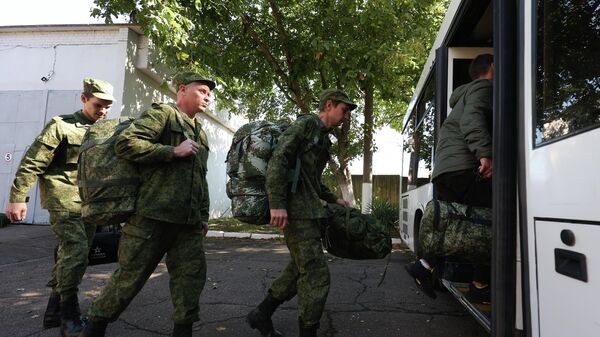 Мушкарци позвани у војску током делимичне мобилизације у Русији - Sputnik Србија
