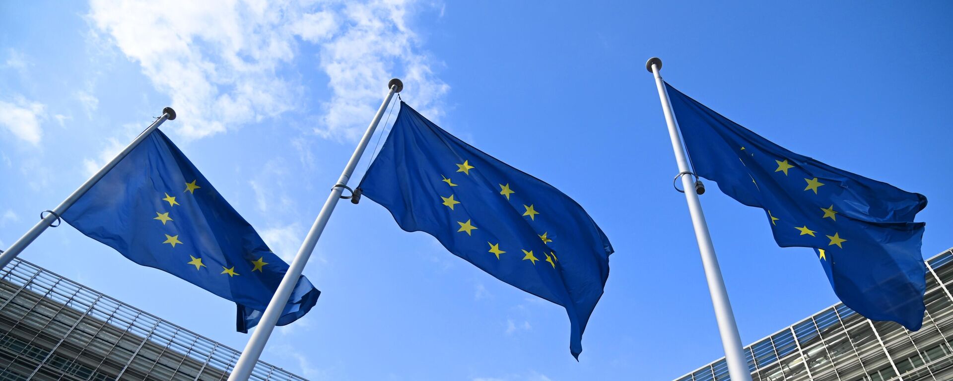 Zastave Evropske unije ispred sedišta Evropske komisije u Briselu - Sputnik Srbija, 1920, 01.07.2023
