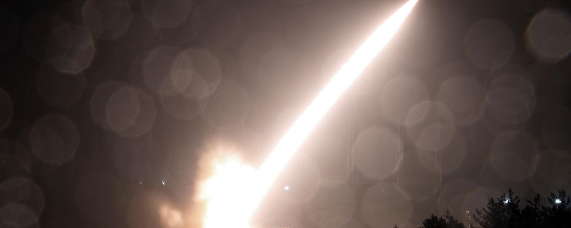Испаљивање ракете АТАЦМС током вежбе јужнокорејске и војске САД - Sputnik Србија, 1920, 29.10.2022