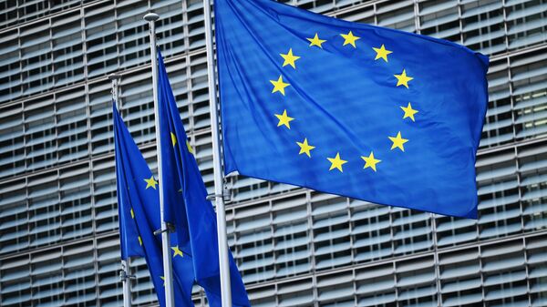 Zastave Evropske unije ispred sedišta EU u Briselu - Sputnik Srbija