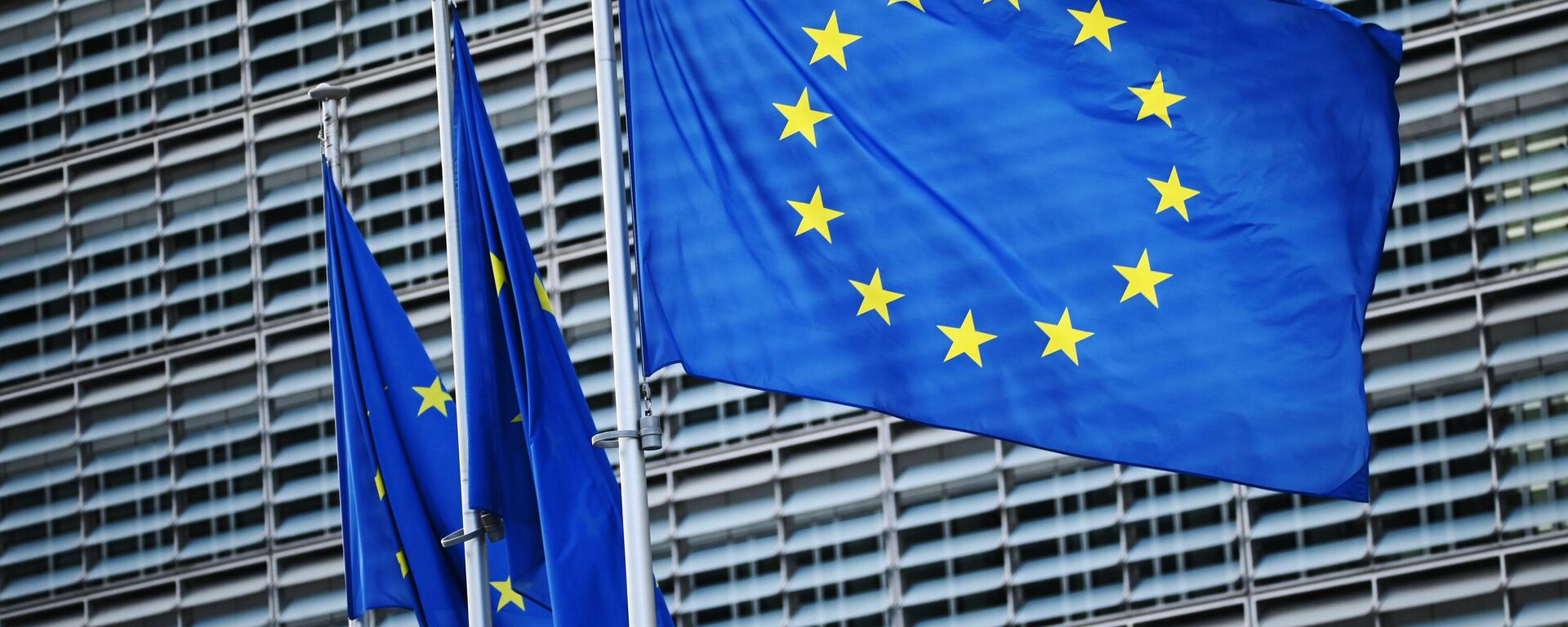 Zastave Evropske unije ispred sedišta EU u Briselu - Sputnik Srbija, 1920, 26.02.2023