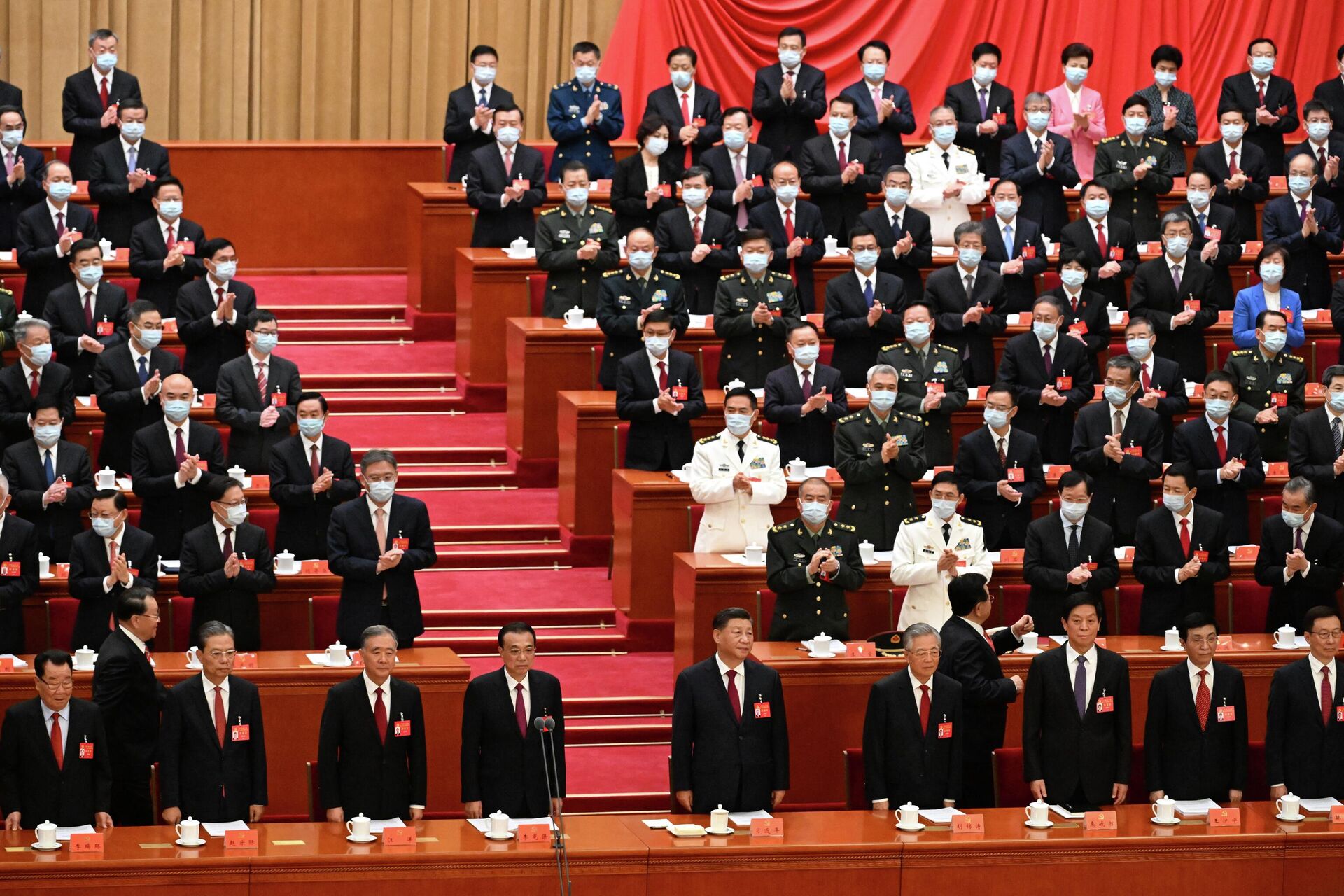 Delegati 20. kongresa Komunističke partije Kine (KPK) aplauzom pozdravljaju predsednika Si Đinpinga.  - Sputnik Srbija, 1920, 21.10.2022