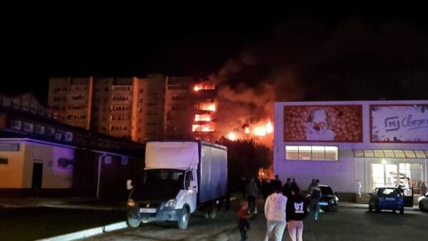 Пожар на вишеспратници након пада авиона Су-34 у Јејску у Краснодарском крају - Sputnik Србија