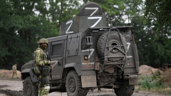 Pripadnik Oružanih snaga Rusije u zoni specijalne vojne operacije u Ukrajini - Sputnik Srbija