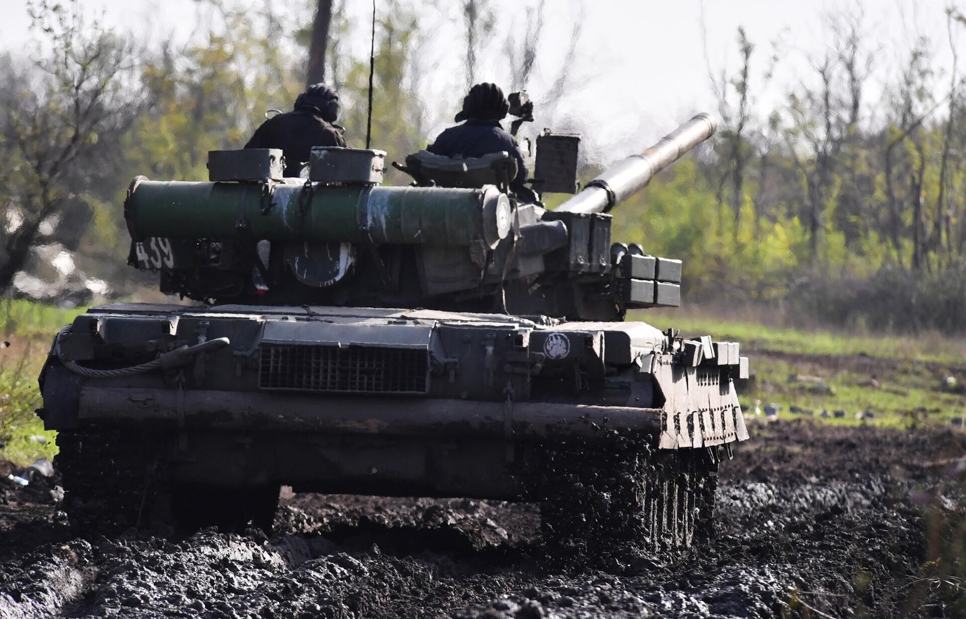 Посада тенка Т-80 Народне милиције ДНР у зони специјалне војне операције - Sputnik Србија, 1920, 27.08.2024