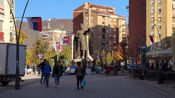 Атмосфера у Косовској Митровици уочи истека рока који су приштинске власти дале за пререгистрацију возила - Sputnik Србија