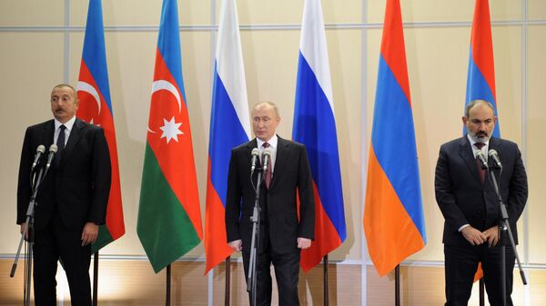 Predsednik Azerbejdžana Ilham Alijev, predsednik Rusije Vladimir Putin i premijer Jermenije Nikol Pašinjan - Sputnik Srbija