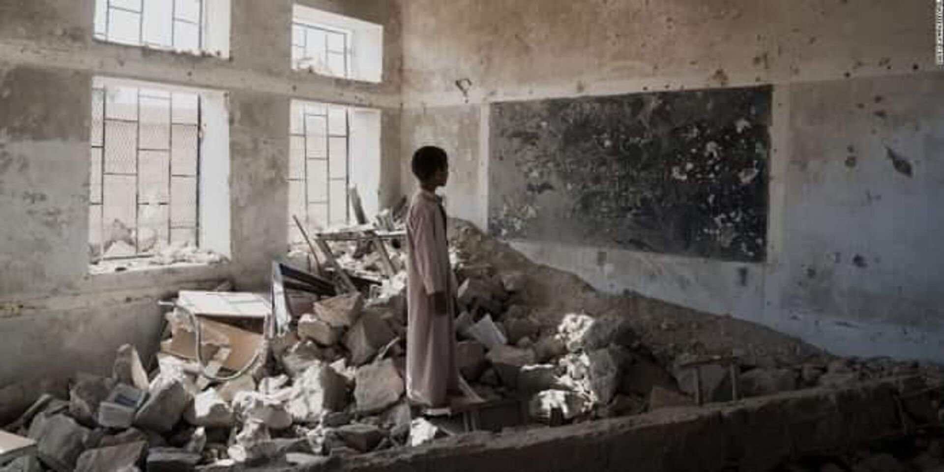 Đak u ruševinama škole u Jemenu - Sputnik Srbija, 1920, 12.01.2024