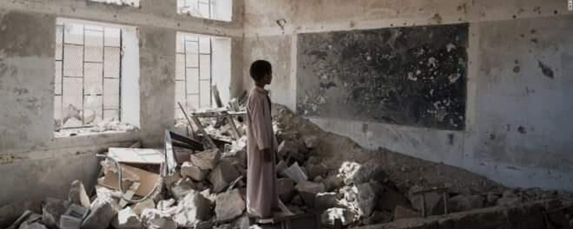 Đak u ruševinama škole u Jemenu - Sputnik Srbija, 1920, 04.11.2022