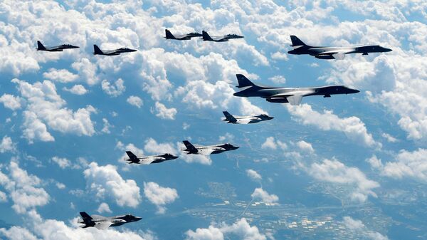 Američki strateški bombarderi B-1B sa pratnjom korejskih lovaca F-15 i F-35 - Sputnik Srbija