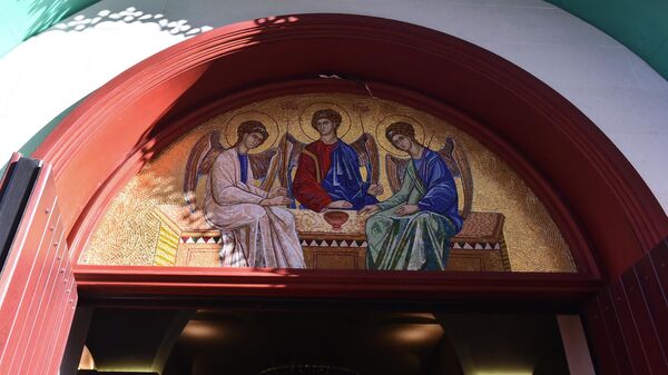 Икона Свете Тројице на улазу у Руску цркву на Ташмајдану - Sputnik Србија