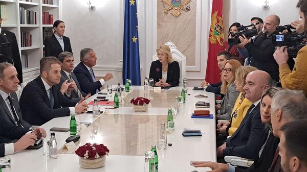 Novi sastanak predstavnika parlamentarnih partija u Crnoj Gori, stigao i Milo Đukanović - Sputnik Srbija