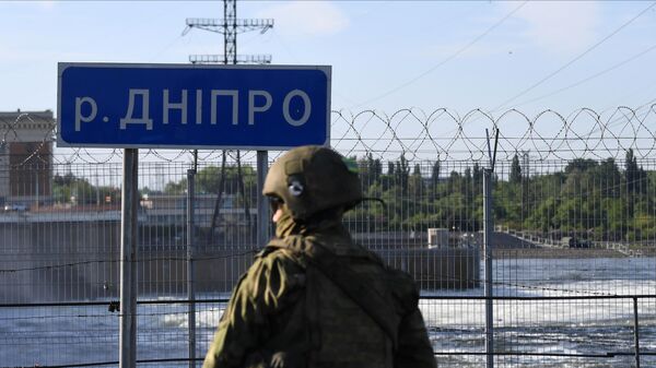 Припадник руске војске на брани северног кримског канала у Херсонској области - Sputnik Србија