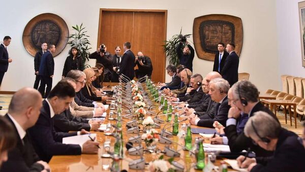 Predsednik Srbije Aleksandar Vučić sa potpredsednikom Saveta ministara i ministrom spoljnih poslova Republike Italije Antonijom Tajanijem i ministrom odbrane Republike Italije Gvidom Krozetoom - Sputnik Srbija