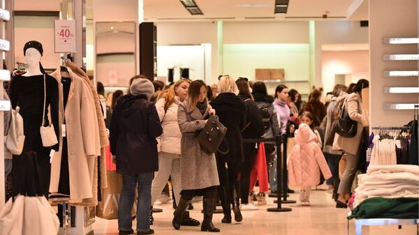 Данас је „Црни петак“: Прави попусти или маркентишки трик?