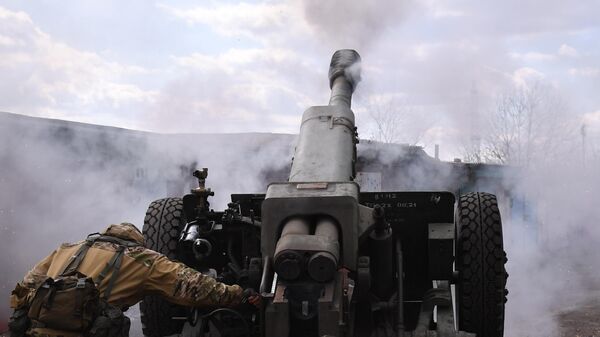 Артиљерија гађа положаје украјинских снага из хаубице Д-30 у зони специјалне војне операције - Sputnik Србија