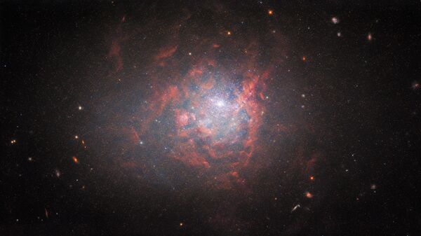 Slika patuljaste galaksije NGC 1705 snimljena NASA/ESA „Habl“ teleskopom - Sputnik Srbija