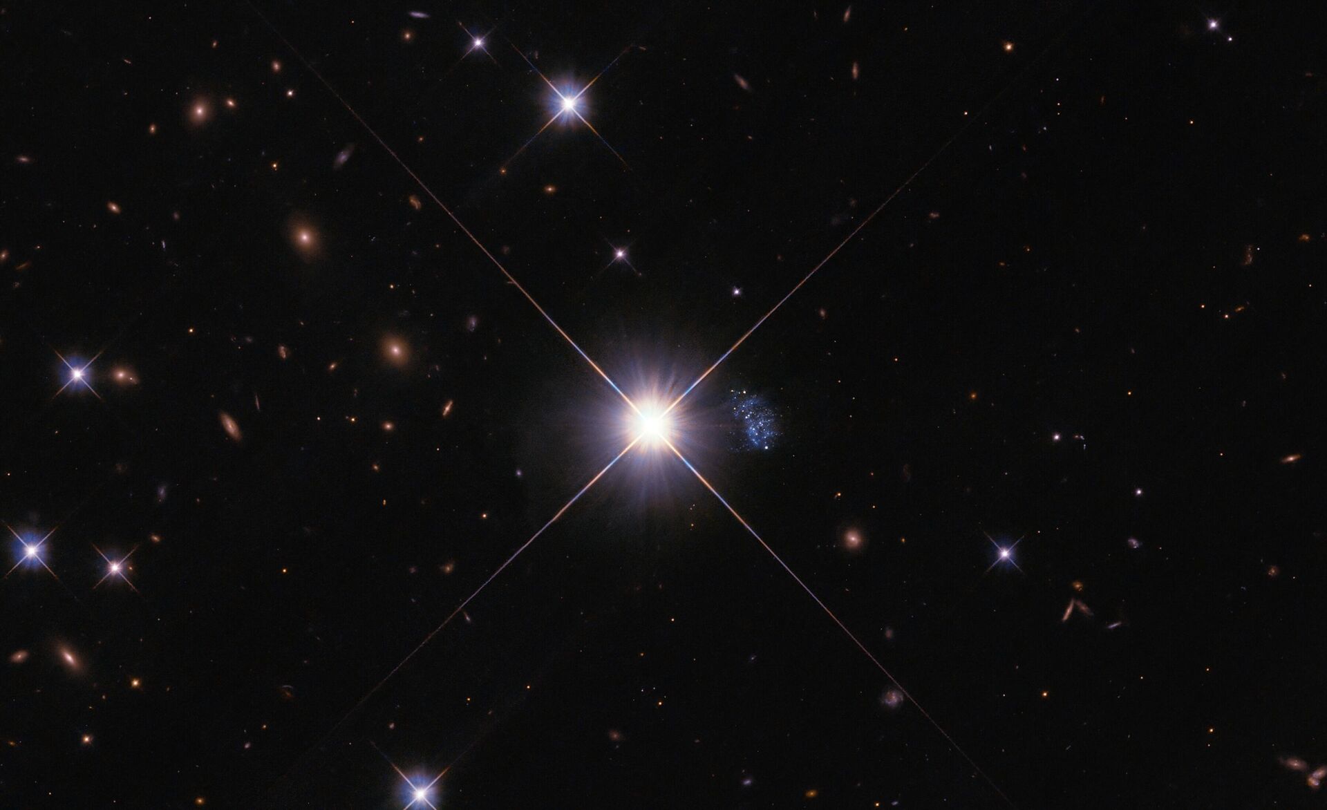 Encoberta pela estrela TYC 7215-199-1, a galáxia anã, denominada Peekaboo, ficou escondida durante décadas - Sputnik Србија, 1920, 07.12.2022