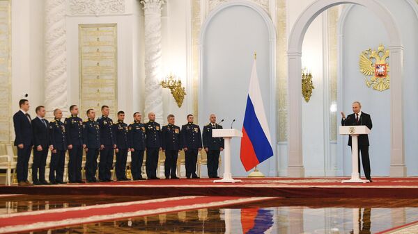Predsednik Rusije Vladimir Putin na ceremoniji uručivanja ordena Zlatna zvezda nosiocima zvanja Heroj Rusije - Sputnik Srbija