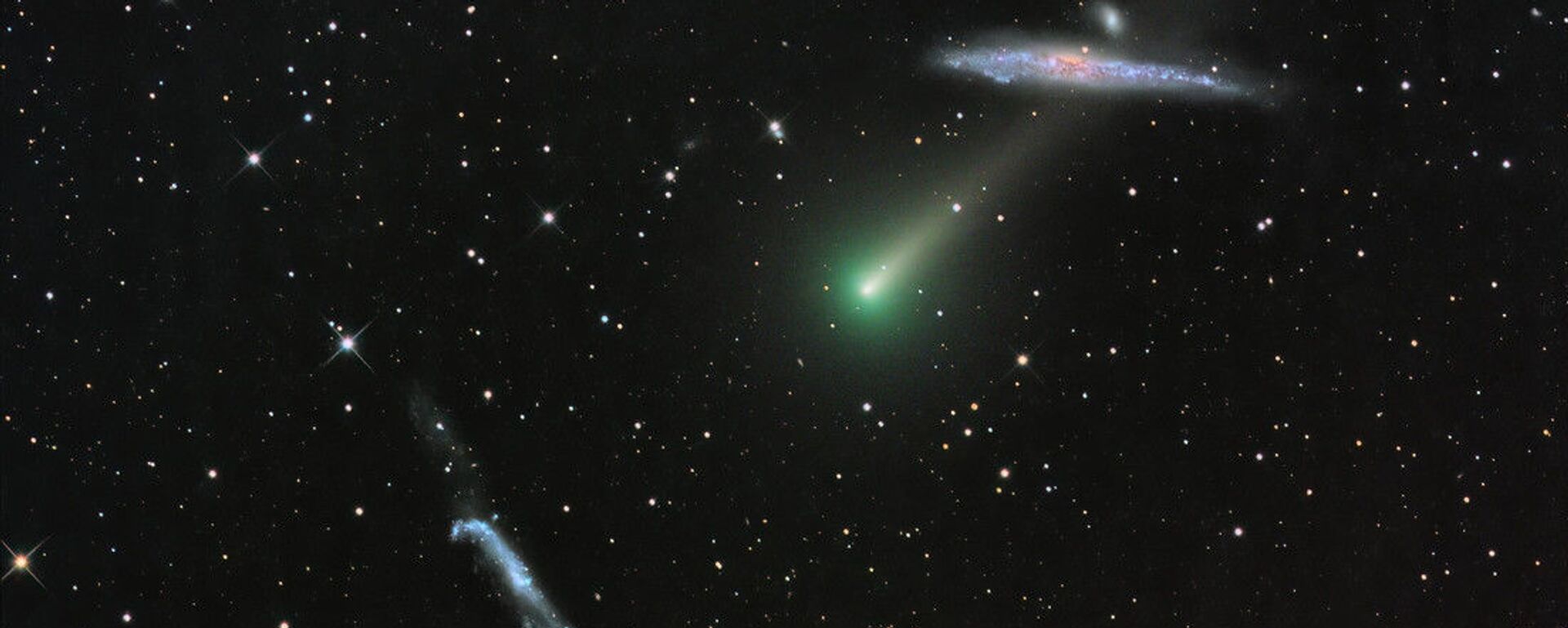 Kuglasto jato Mesije 3 sa novootkrivenom kometom Leonard - Sputnik Srbija, 1920, 09.12.2022