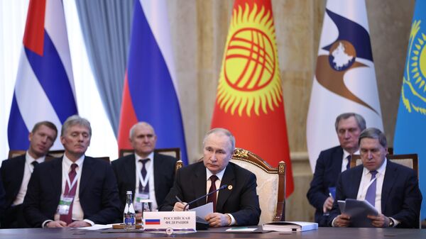 Ruski predsednik Vladimir Putin na samitu Evroazijske ekonomske unije u Biškeku - Sputnik Srbija