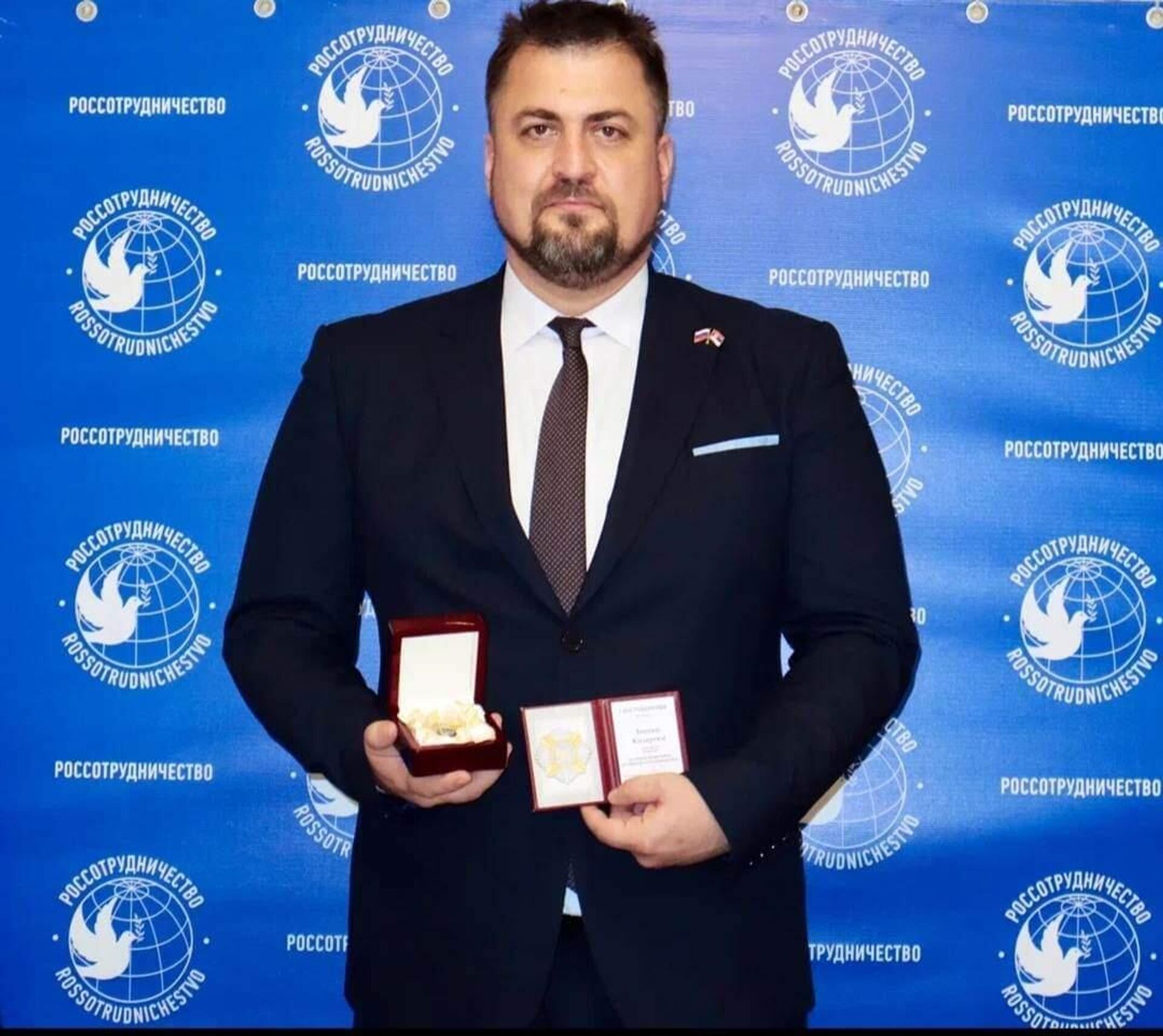 Najviše državno odlikovanje „Rosotrudičestva“ dodeljeno je Bošku Kozarskom Najviše državno odlikovanje „Rosotrudičestva“ dodeljeno je Bošku Kozarskom - Sputnik Srbija, 1920, 10.12.2022