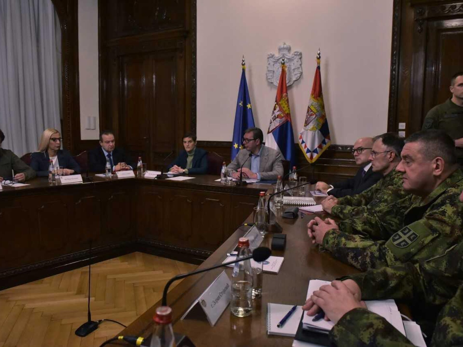 Новости сербии сайт. Заседание совета национальной безопасности Сербия. Правительство Сербии. Вучич Косово. Сербские военные 2022.