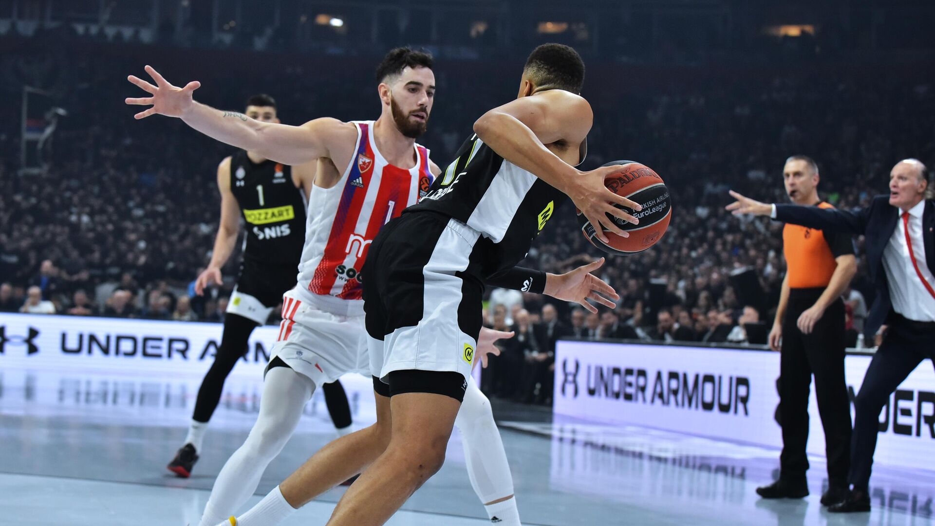 Детаљ са првог вечитог дербија у Евролиги између Црвене звезде и Партизана - Sputnik Србија, 1920, 25.12.2022